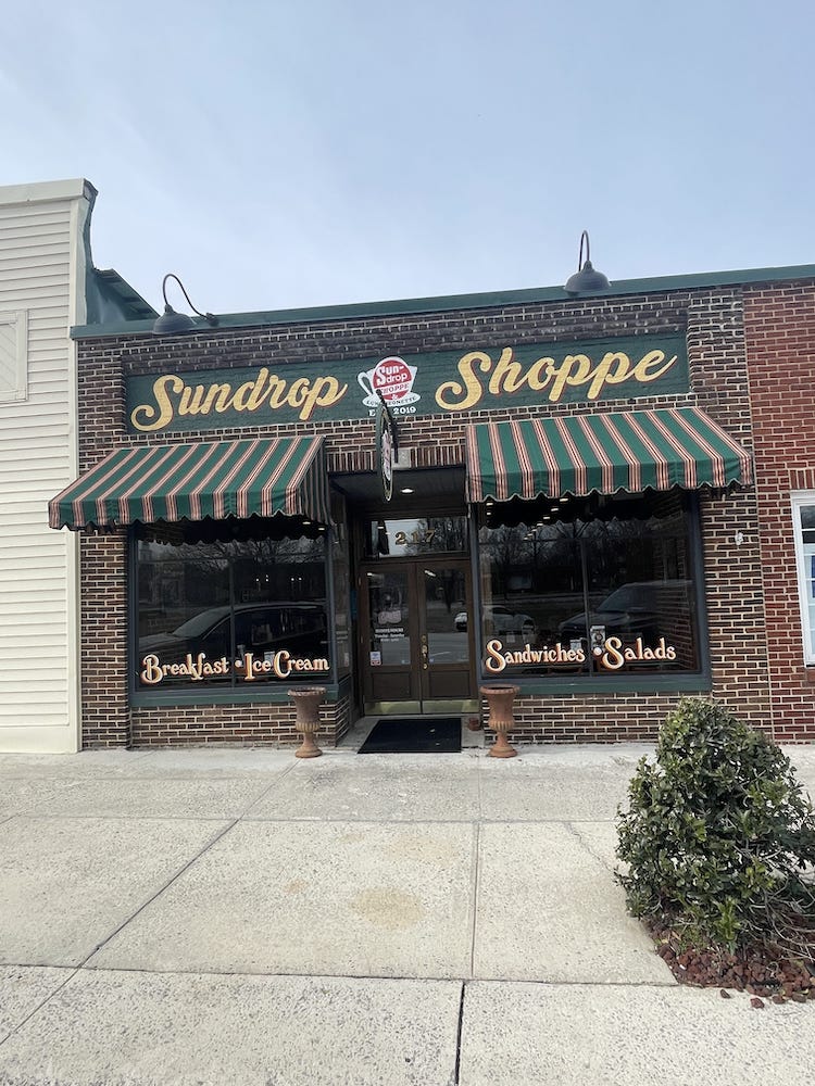 Sundrop Shoppe Tullahoma, TN is a great place to eat
